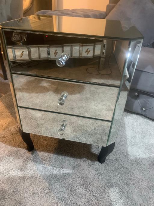 Buy & Sell Essex Epping Forest - Photos for Mirrored bedside table