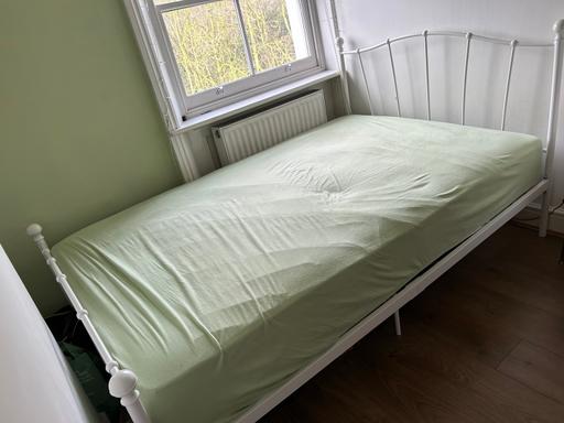 Buy & Sell North London Upper Holloway - North London - Photos for Metal bed frame (with free (old!) mattress)