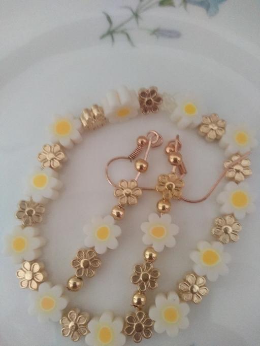 Buy & Sell West Sussex Arun - Photos for Daisy and gold flower earrings with bracelet