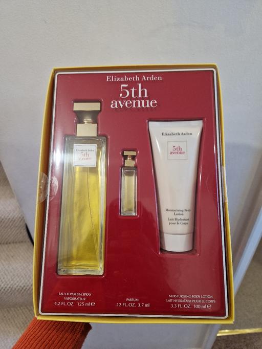 Buy & Sell Hampshire Hart - Photos for Elizabeth arden 5th avenue gift set