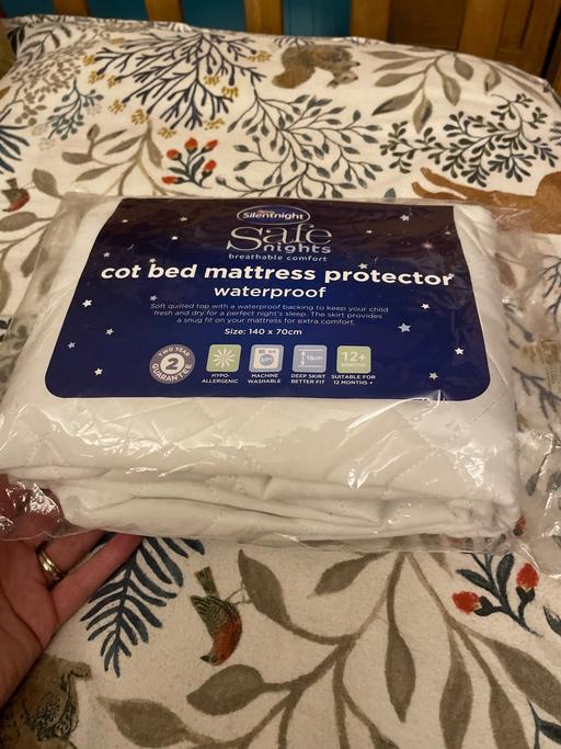 Buy & Sell West Midlands Sandwell - Photos for Silentnight cot bed mattress protector