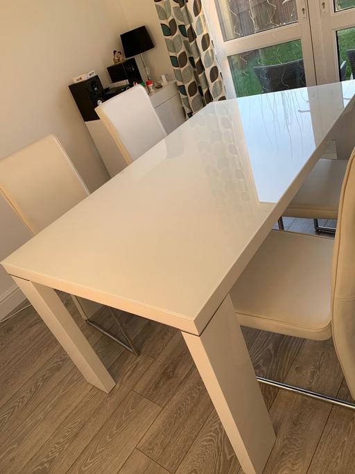 Buy & Sell Greater Manchester Manchester - Photos for White High Gloss Dining Table