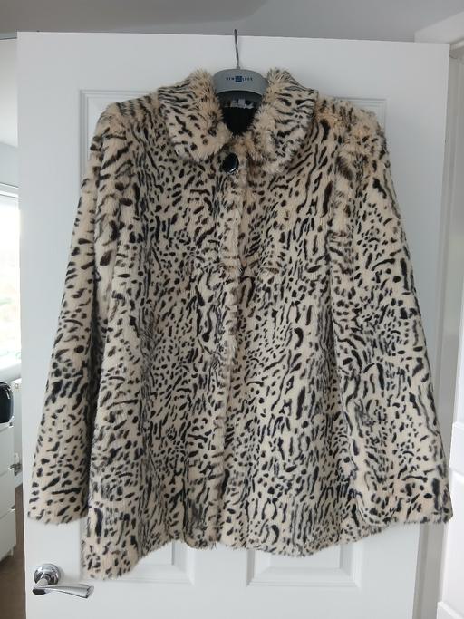 Buy & Sell West Midlands Sandwell - Photos for Ladies fake fur coat