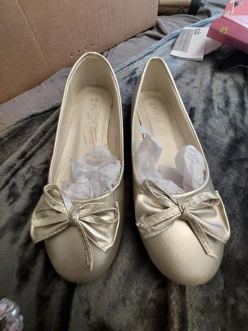 Buy & Sell Halton Widnes - Halton - Photos for new gold flat shoes