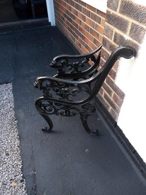 Buy & Sell East Riding of Yorkshire Leven - East Riding of Yorkshire - Photos for Cast Iron lion head bench ends