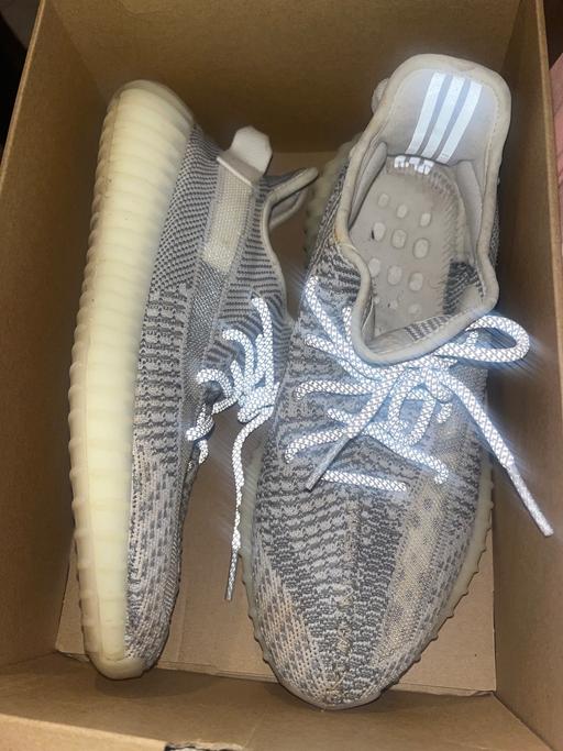 Buy & Sell Essex Harlow - Photos for Yeezy Boost 350 V2