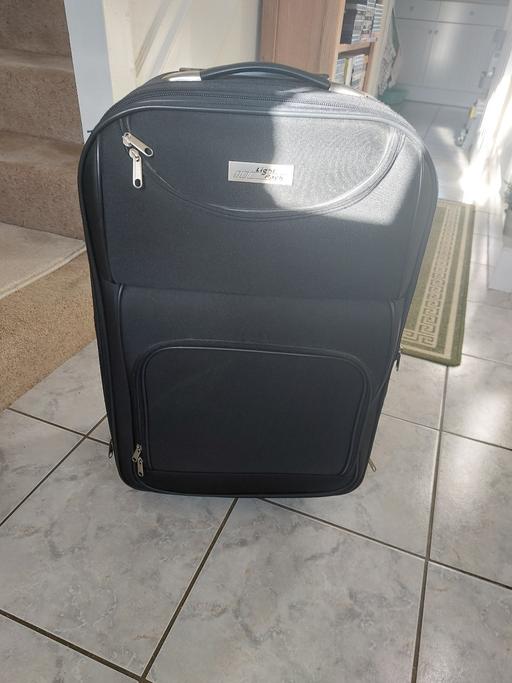 Buy & Sell Surrey Reigate and Banstead - Photos for Large Black Suitcase