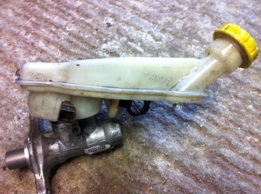 Vehicles Hampshire Hart - Photos for PEUGEOT 207CC 2007 BRAKE MASTER CYLINDER