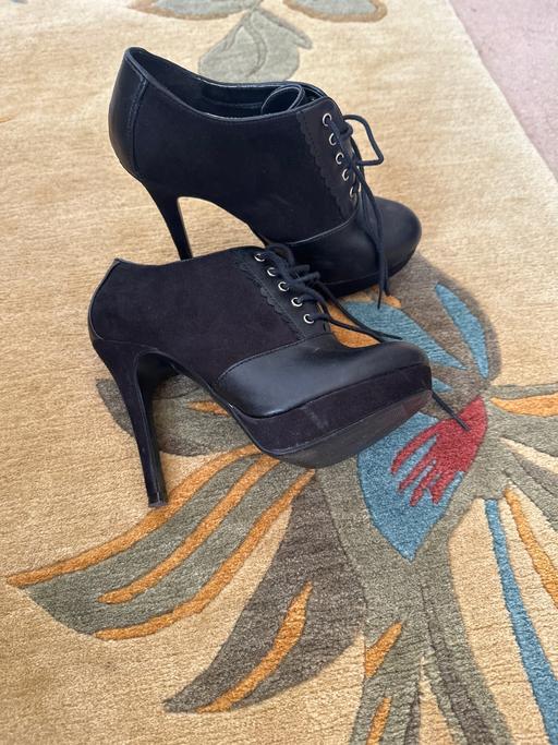 Buy & Sell Tyne and Wear Newcastle upon Tyne - Photos for Ankle high heel boots (size 3)