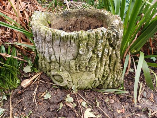 Buy & Sell Kent Tonbridge and Malling - Photos for Concrete faux tree planter