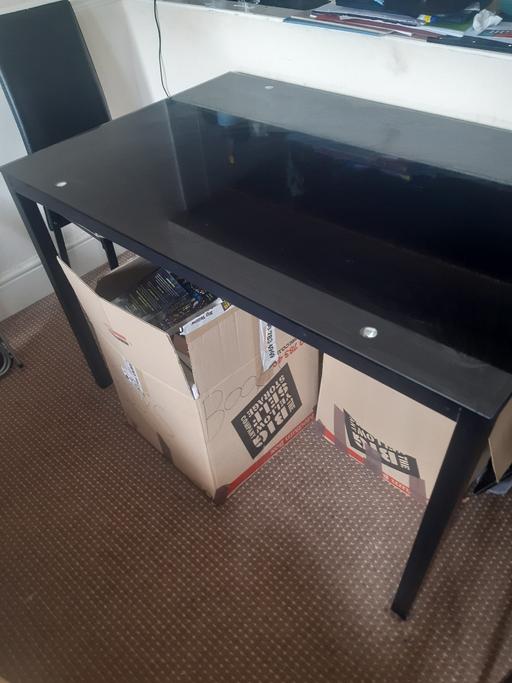 Buy & Sell South West London Kingston upon Thames - Photos for Table and 4 chairs