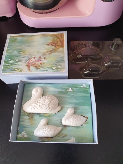Buy & Sell West Midlands Dudley - Photos for vintage Avon Swan Lake soap set x 3