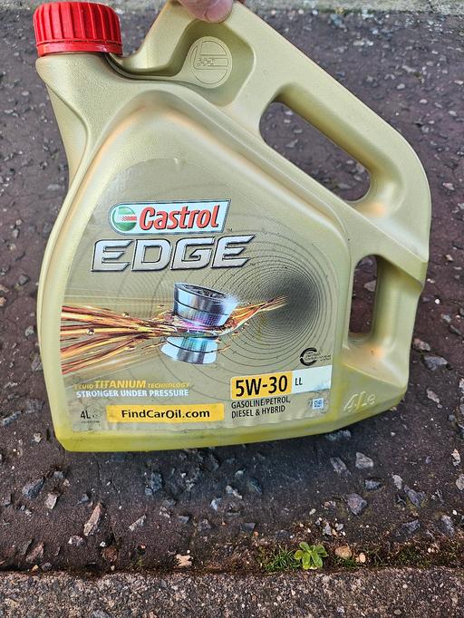 Vehicles West Midlands Birmingham - Photos for castrol edge 5w30 Engine oil