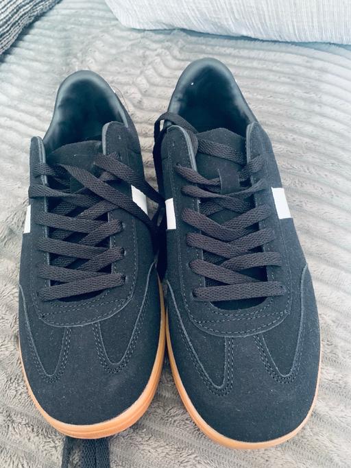 Buy & Sell South West London Norbury - South West London - Photos for Brand new suede trainers