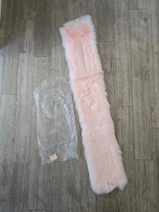 Buy & Sell West Midlands Sandwell - Photos for Pink fur lined wrap collar shawl scarf - new