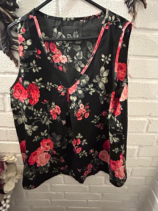 Buy & Sell West Midlands Birmingham - Photos for 🌸NEW🌸LADIES V-NECK SLEEVELESS TOP SIZE XL🌸