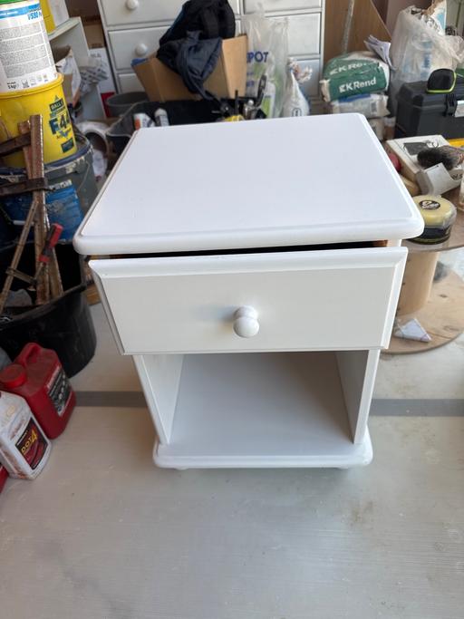 Buy & Sell Essex Epping Forest - Photos for Bedside Cabinet