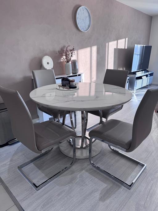 Buy & Sell Essex Thurrock - Essex - Photos for Round marble effect dining table 4 chairs