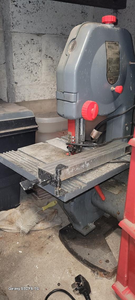 training South Yorkshire Barnsley - Photos for small hobby band saw needs cleaning 