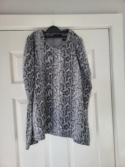 Buy & Sell Cheshire East Elworth - Cheshire East - Photos for Ladies F&F snakeskin design thin jumper