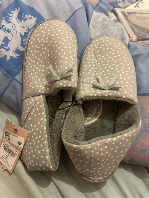 Buy & Sell Hertfordshire Hertsmere - Photos for Grey slippers size 7