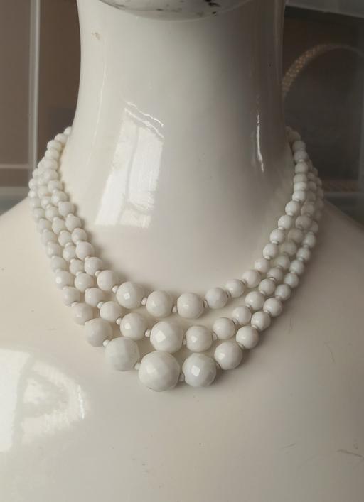 Buy & Sell Merseyside Saint Helens - Photos for vintage milk glass graduating necklace