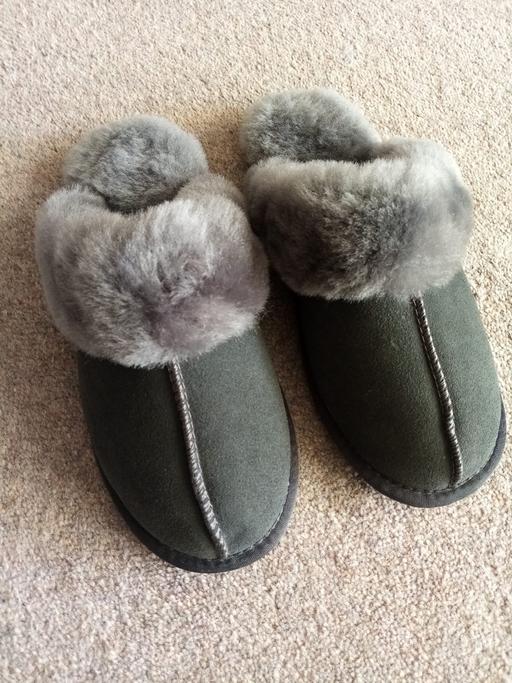 Buy & Sell West Midlands Wolverhampton - Photos for BN Real Sheepskin Slippers. Size 5-6.