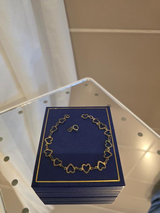 Buy & Sell South East London Southend - South East London - Photos for 9ct gold heart bracelet