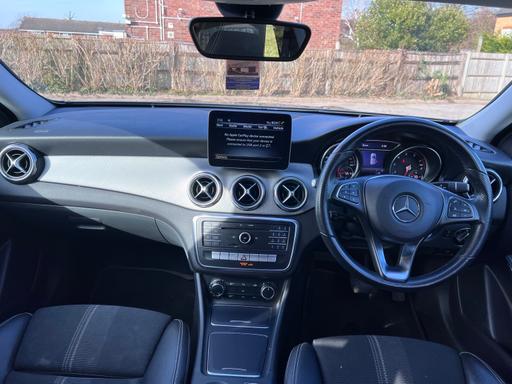 Vehicles South West London Sutton - Photos for Merc GLA180 - low mileage and great condition