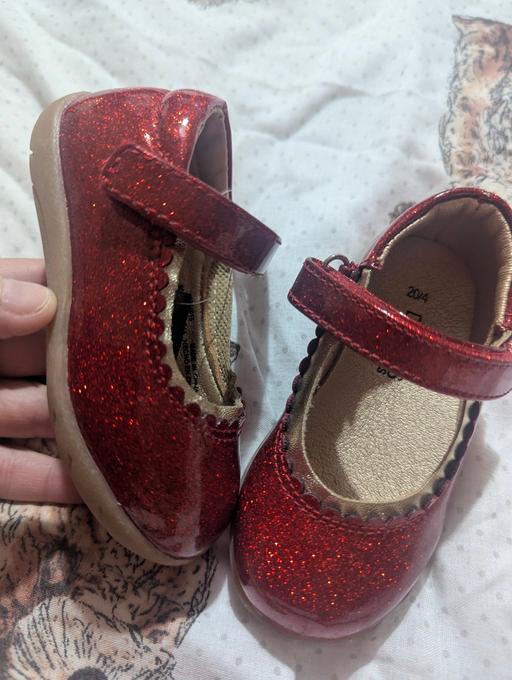 Buy & Sell West Midlands Birmingham - Photos for NEW size 4 baby girls sparkly shoes Red