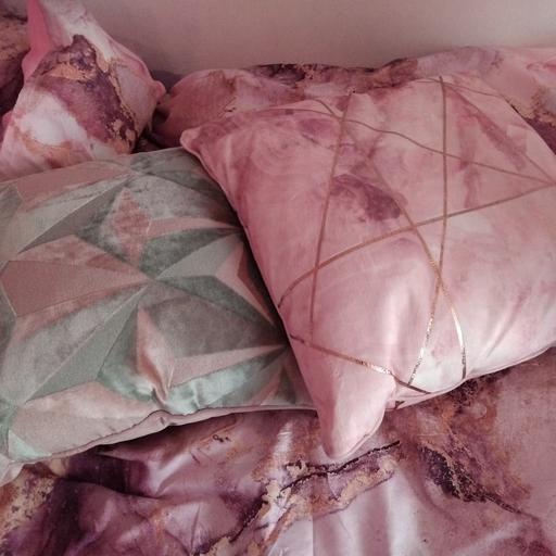 Buy & Sell West Midlands Birmingham - Photos for 2 x cushions