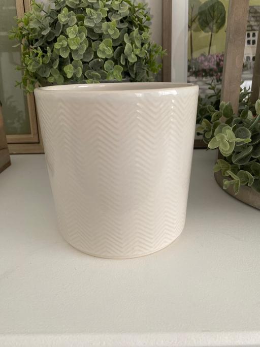 Buy & Sell West Yorkshire Wakefield - Photos for Plant pot