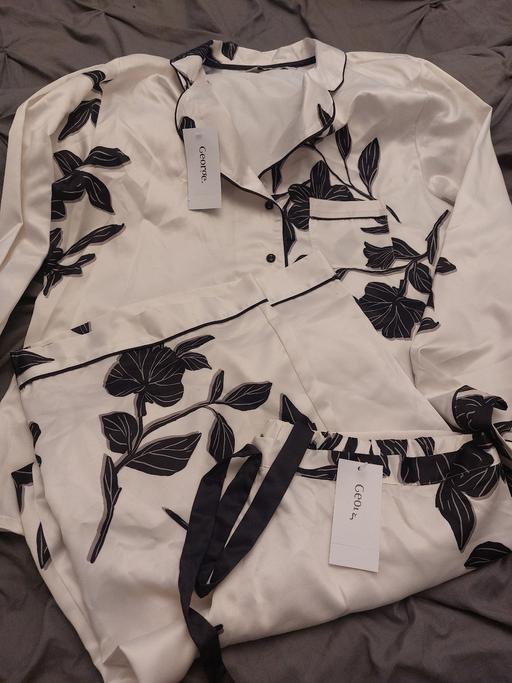 Buy & Sell Widnes Halton - Photos for New silky pjs