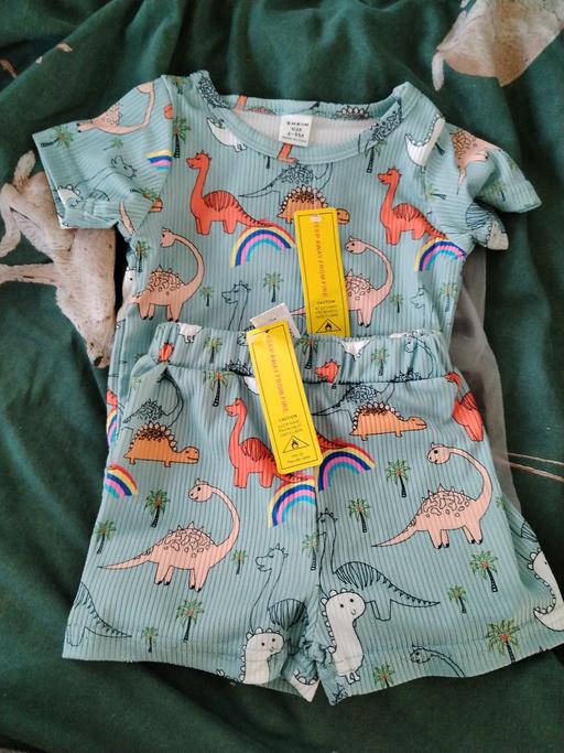 Buy & Sell Weoley Castle Birmingham - Photos for 6-9 months shorts and top