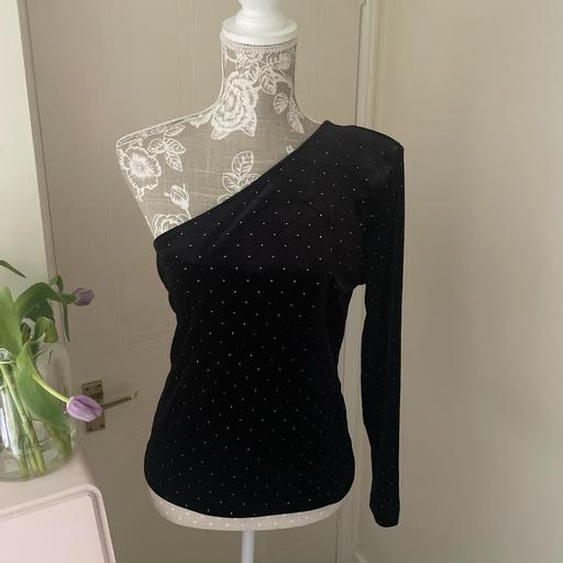 Buy & Sell Catherine-De-Barnes Solihull - Photos for Primark velour asymmetric stud top .Sz M