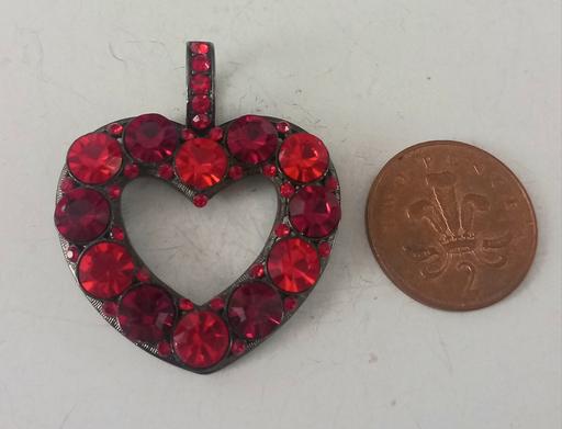 Buy & Sell Thatto Heath Saint Helens - Photos for heavy ruby red gemstone heart pendant