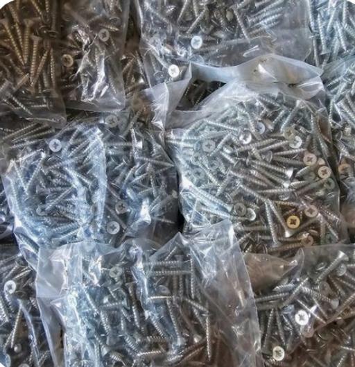 Buy & Sell West Midlands Sandwell - Photos for 4 x bags of galvanised screws (approx 800) bn