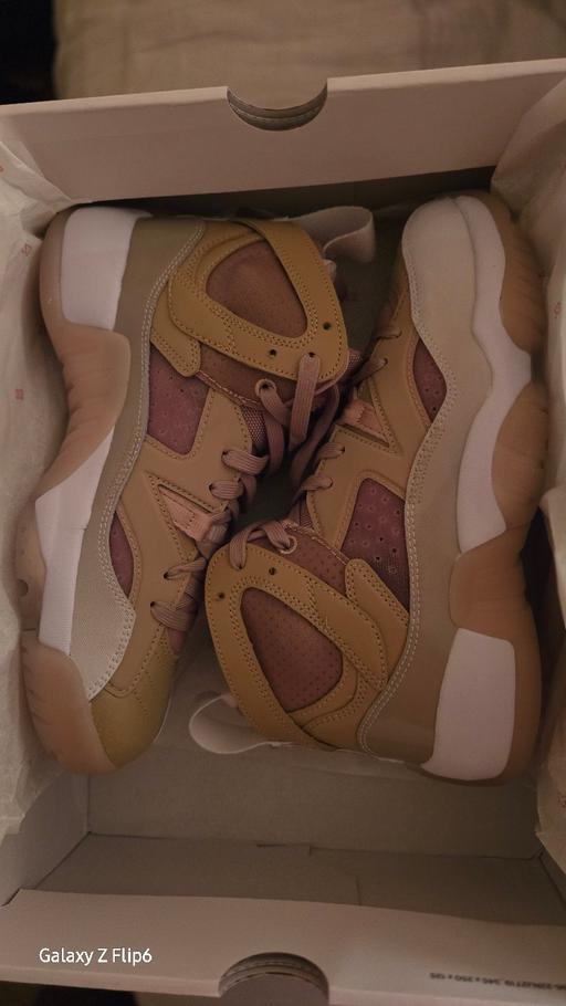 Buy & Sell East London Havering - Photos for Jorda Two Trey trainers in desert and white