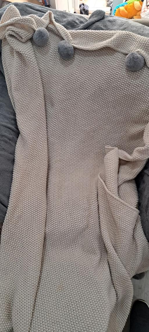 Buy & Sell West Midlands Birmingham - Photos for Knitted pop pom blanket