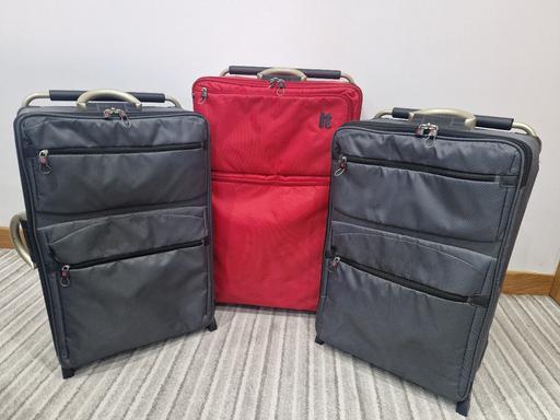 Buy & Sell West Midlands Wolverhampton - Photos for 3 x IT SUITCASES medium and large luggage bag