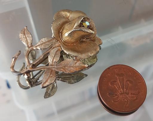 Buy & Sell Thatto Heath Saint Helens - Photos for vintage large gold plated Hollywood brooch