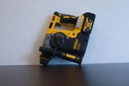 Buy & Sell South East London Croydon - Photos for dewalt sds brushless xr+battery 4ah 18v