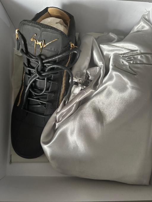 Buy & Sell East London Wanstead - East London - Photos for giuseppe zanotti
