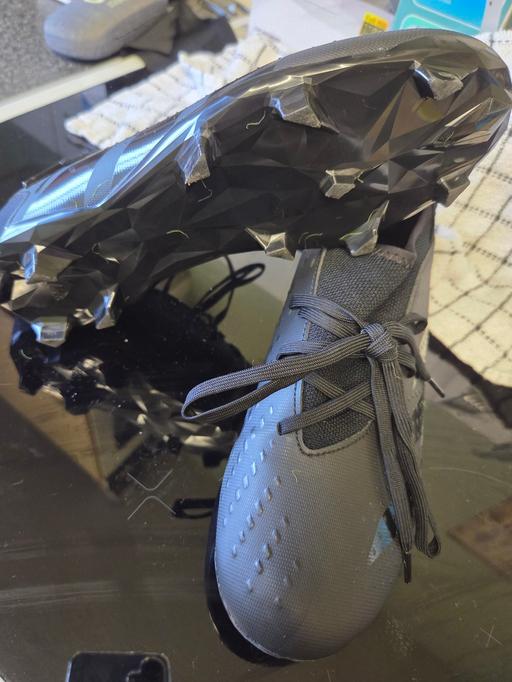 Buy & Sell West Midlands Sandwell - Photos for Boys size 5 Adidas Predator Football Boots