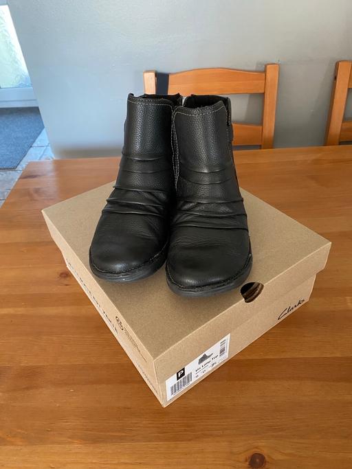 Buy & Sell Shropshire Telford and Wrekin - Photos for Clarks Un Loop Top boots size 6D