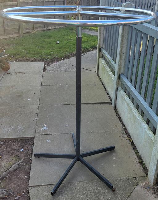 Buy & Sell West Midlands Wolverhampton - Photos for Heavy Duty Circular Clothes Rail.