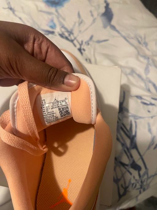 Buy & Sell South West London Wandsworth - Photos for WMNS AIR JORDAN 1 LOW