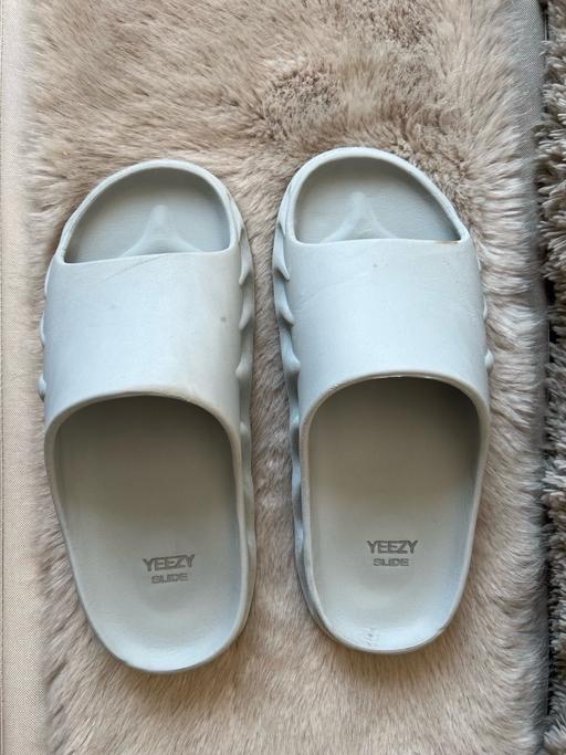 Buy & Sell East London Blackwall - East London - Photos for Yeezy Men’s sliders (9-11)