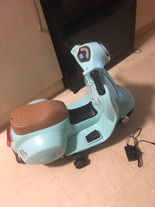 Buy & Sell South East London Goddington - South East London - Photos for Vespa GTS Scooter mini 6v electric Ride On