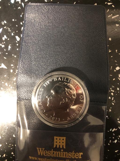Buy & Sell Central London Millbank - Central London - Photos for King £5 coin mint condition offers please